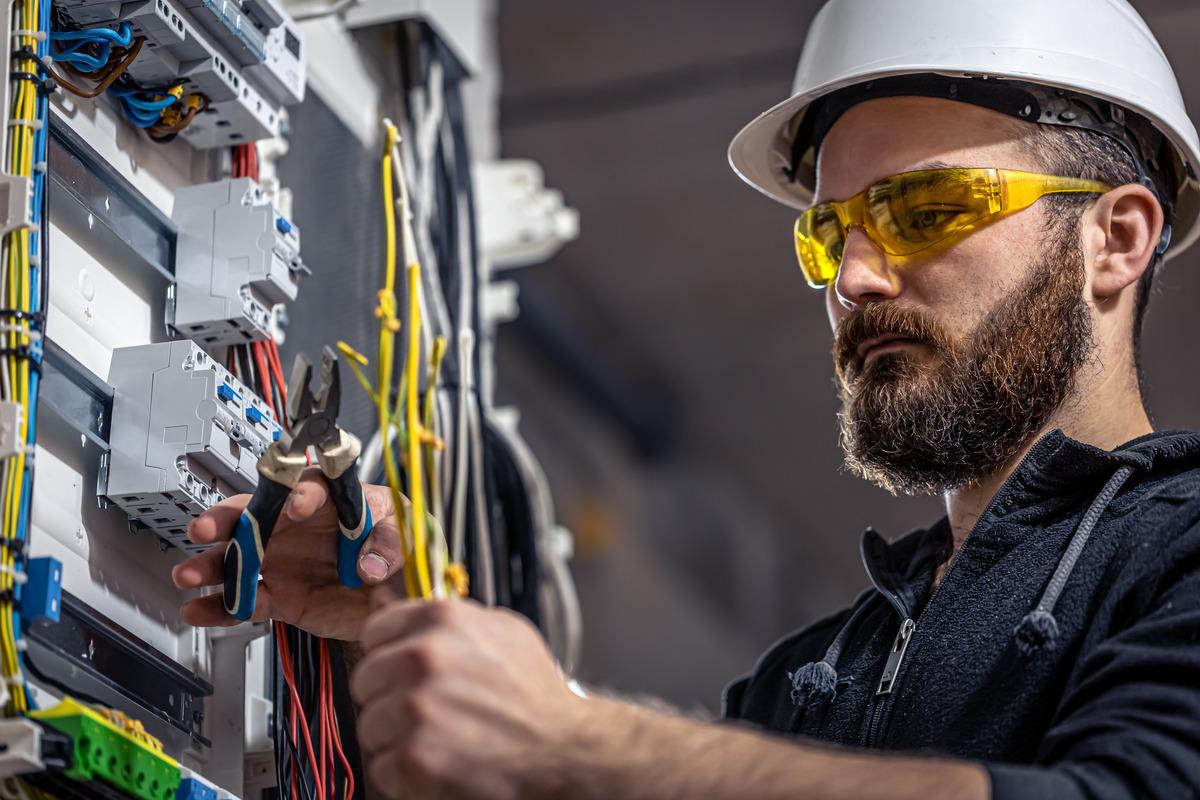 The Ultimate Guide to Electrician Trade Schools