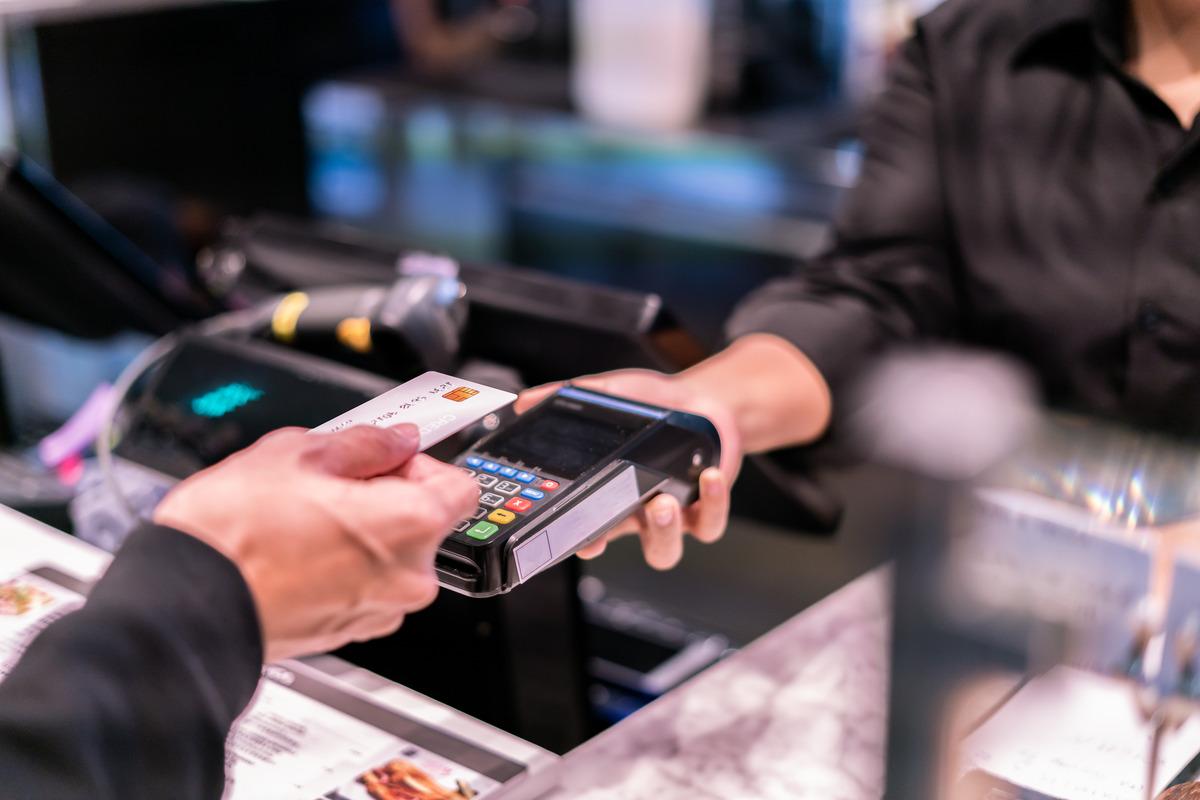 What is Contactless Payment? 5 Advantages and Examples