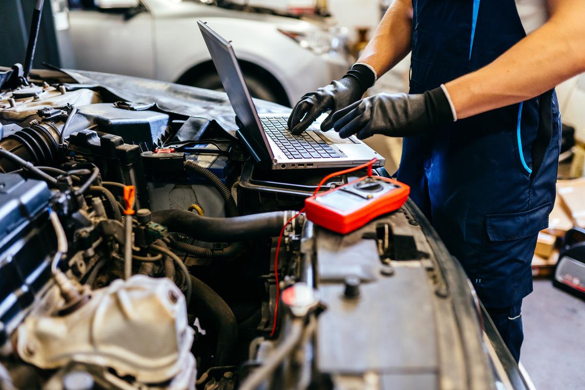 Top 11 Auto Repair CRM Tools for 2025